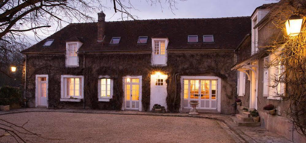 Aux Charmes De Bed & Breakfast Maintenon